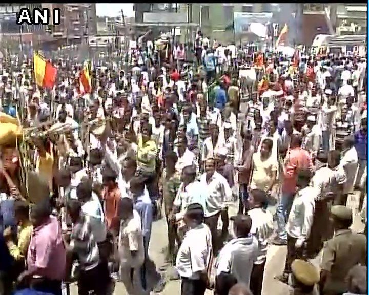 Kaveri Wasser Problem: Zusammenstoß zwischen Polizei und Jai Karnataka Aktivisten in Gulbarga Karnataka