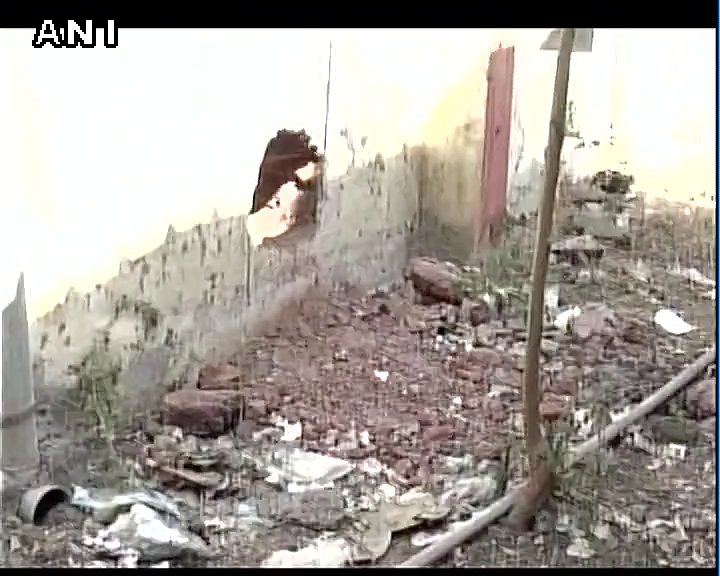 Gulbarga (Karnataka): Man attempted theft at State Bank of Hyderabad (Vidya Nagar branch) by drilling a hole in the bank's backyard wall