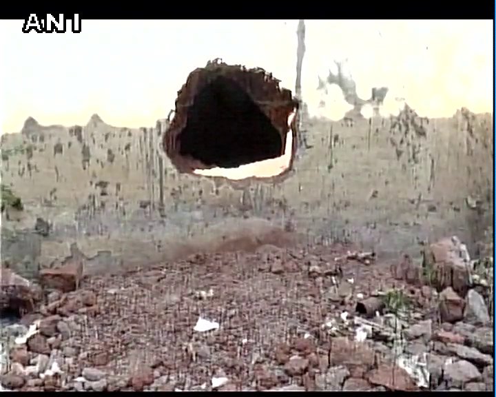 Gulbarga (Karnataka): Man attempted theft at State Bank of Hyderabad (Vidya Nagar branch) by drilling a hole in the bank's backyard wall