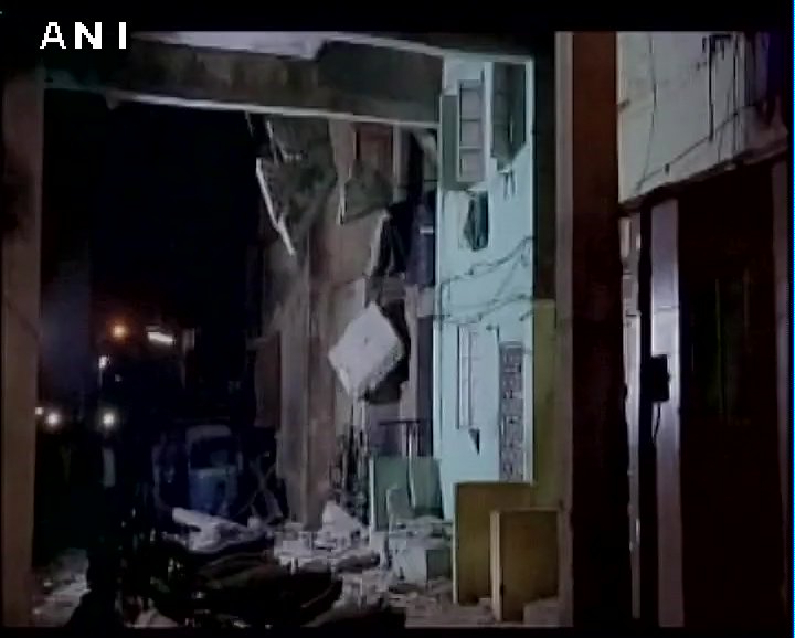 Gujarat: A building collapse in Surat last night, claimed 3 lives and injured 21 people