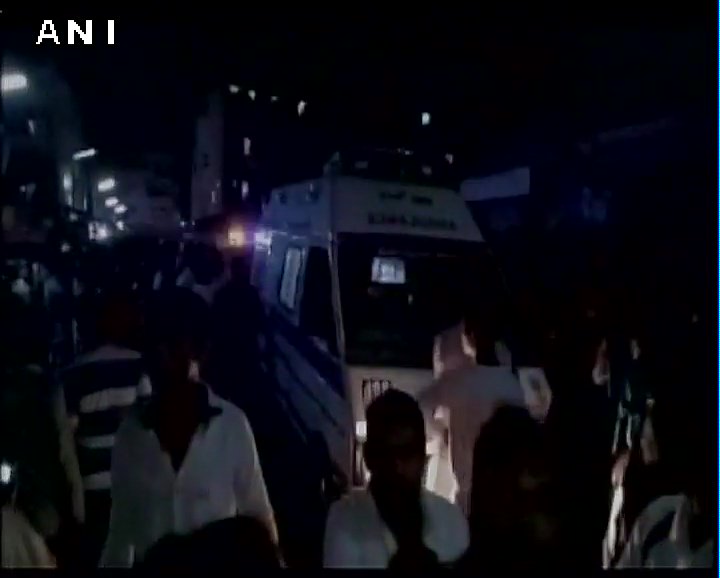 Gujarat: A building collapse in Surat last night, claimed 3 lives and injured 21 people