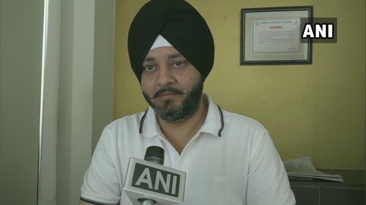 Prayagraj: Notice stating 'Entry of Pakistani nationals restricted' seen outside Hotel Milan Palace. Manager says, We had put up the notice after Pulwama attack. No Pakistani national has come here but even if they come we won't allot them rooms. We're protesting in a way we can   
