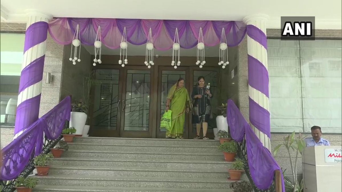 Prayagraj: Notice stating 'Entry of Pakistani nationals restricted' seen outside Hotel Milan Palace. Manager says, We had put up the notice after Pulwama attack. No Pakistani national has come here but even if they come we won't allot them rooms. We're protesting in a way we can   