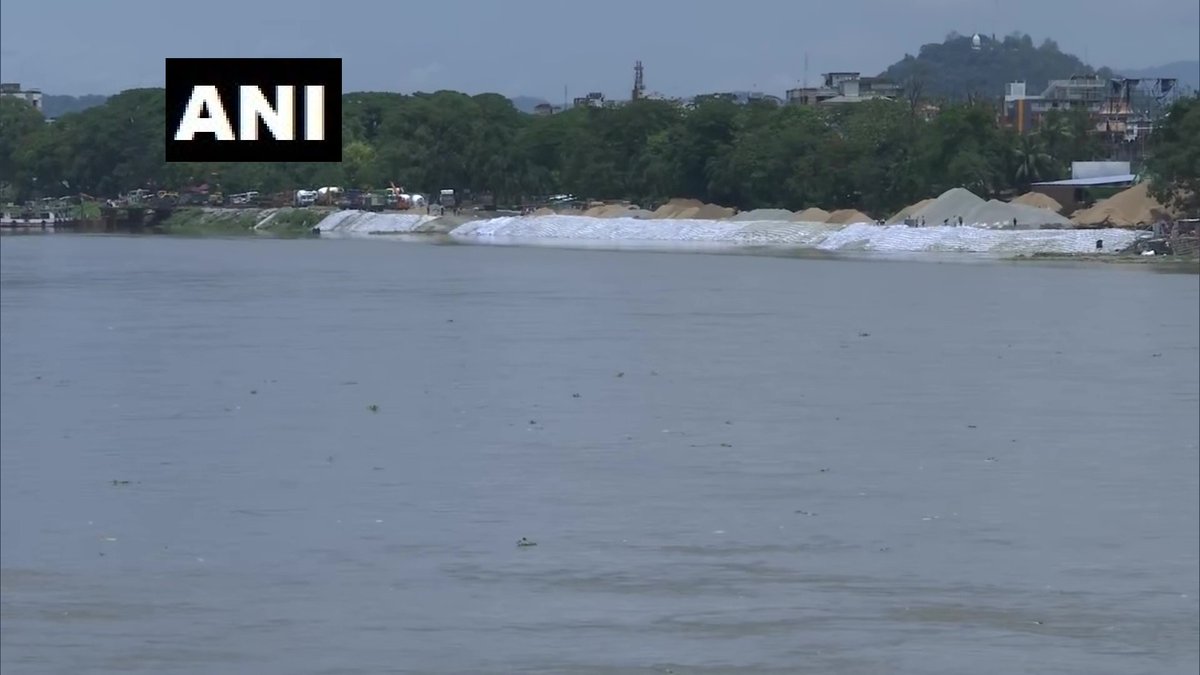 Assam: Water level of the Brahmaputra river is rising gradually due to continuous rainfall in the state. As per State Disaster Management Authority, 5 districts have been affected till now- Lakhimpur, Dhemaji, Dibrugarh, Darrang and Goalpara