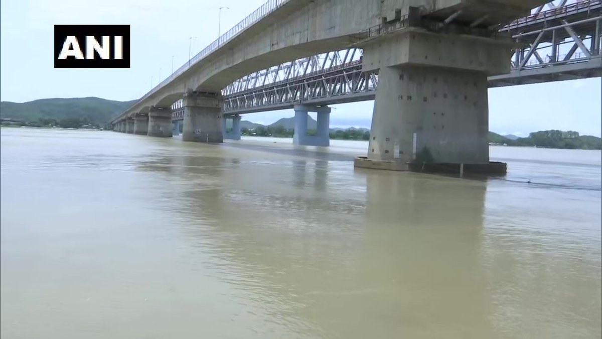 Assam: Water level of the Brahmaputra river is rising gradually due to continuous rainfall in the state. As per State Disaster Management Authority, 5 districts have been affected till now- Lakhimpur, Dhemaji, Dibrugarh, Darrang and Goalpara