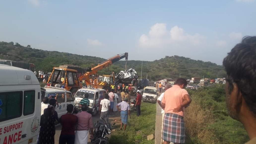 Tamil Nadu: Four dead and several injured after a truck collided with 10 vehicles on Dharmapuri Thoppur Highway, earlier today. The driver of the truck is absconding