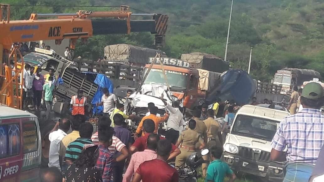 Tamil Nadu: Four dead and several injured after a truck collided with 10 vehicles on Dharmapuri Thoppur Highway, earlier today. The driver of the truck is absconding
