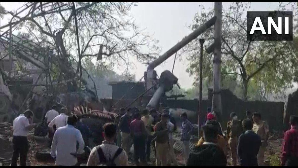 Gujarat: 7-8 labours were injured after a blast occurred in a chemical factory in Makarpura GIDC, Vadodara  We received a call regarding the blast. No causality as of now. 7-8 persons were injured & shifted to hospital: Nikunj Azad, Fire Officer