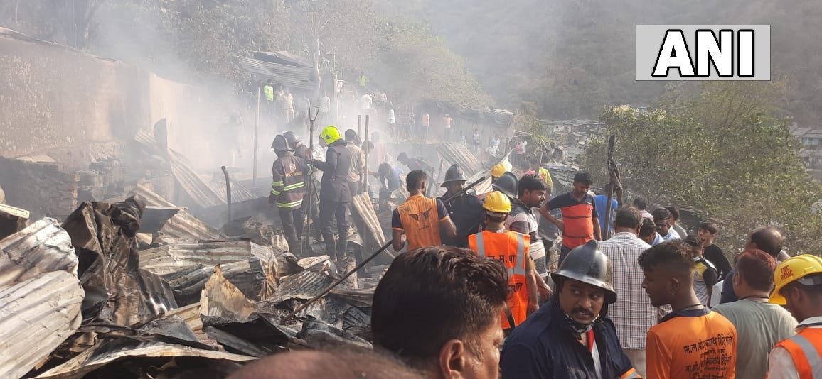 Maharashtra   An incident of gas cylinder explosion occurred at Gagangiri Chawl, Thane today at around 4.35 pm. Two cylinders exploded leading to damage to 6 slum rooms. No casualty or injury reported: Thane Municipal Corporation