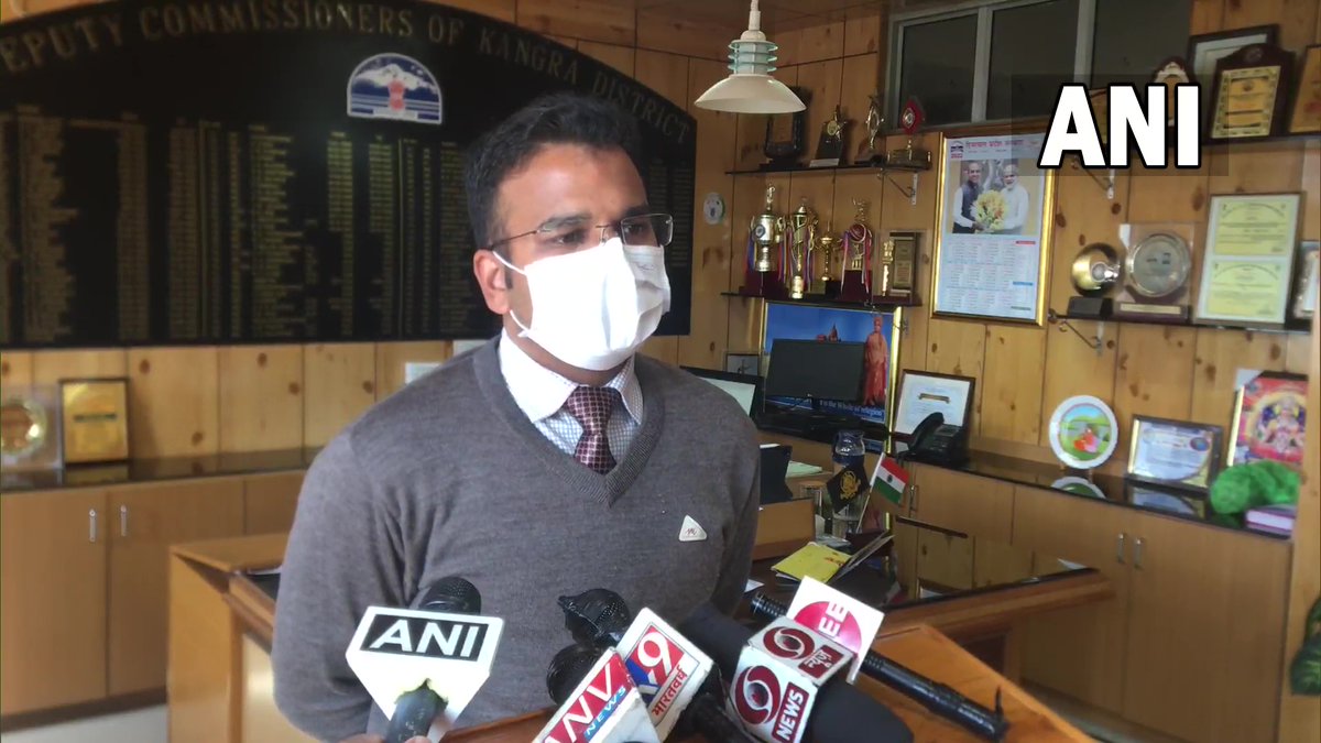 Himachal Pradesh   2 paragliders died & one was seriously injured during takeoff in Bir valley. Incident happened when harness got entangled with helper, gliders got imbalanced & fell to death. Ex-gratia of Rs.4 lakh each will be given to deceaseds' family:Nipun Jindal, DC Kangra