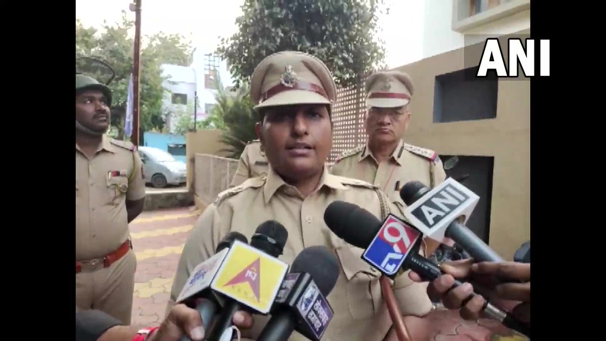 Aurangabad, Maharashtra   Workers of NCP protested outside the residence of State Minister Abdul Sattar over his reported remarks against NCP MP Supriya Sule.   DCP says, The protesters have been detained as per law. The incidents here will be probed & action will be taken