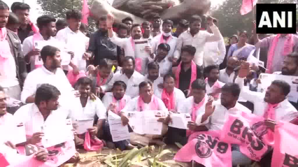 Hyderabad, Telangana   BRSV the student wing of BRS staged a protest at Mahatma Gandhi statue infront of Gandhi Hospital, Hyderabad. They paid tributes to Mahatma Gandhi on his death anniversary and gave a memorandum to Mahatma Gandhi's statue on the failed promises 