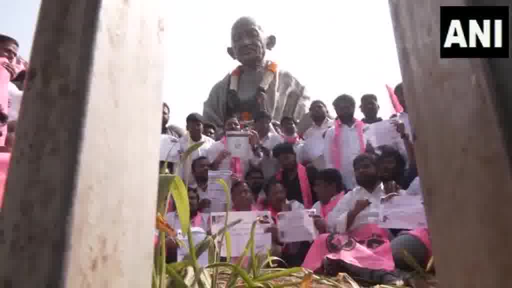 Hyderabad, Telangana   BRSV the student wing of BRS staged a protest at Mahatma Gandhi statue infront of Gandhi Hospital, Hyderabad. They paid tributes to Mahatma Gandhi on his death anniversary and gave a memorandum to Mahatma Gandhi's statue on the failed promises 