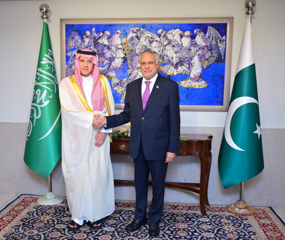 Der stellvertretende Premierminister und Außenminister, Senator Mohammad Ishaq Dar @MIshaqDar50, empfing heute den saudi-arabischen Staatsminister für Auswärtige Angelegenheiten, Adel Al-Jubeir, im Außenministerium in Islamabad.