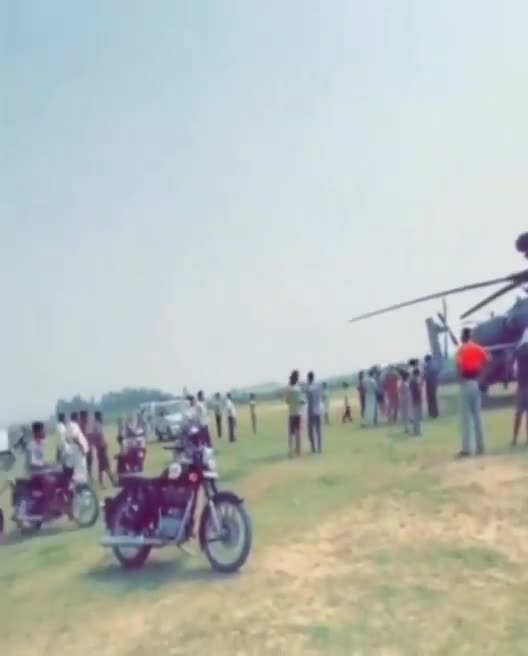 Pathankot, Punjab: Un helicóptero Apache de la Fuerza Aérea India (IAF) realizó un aterrizaje de emergencia en el área de Nangalpur.