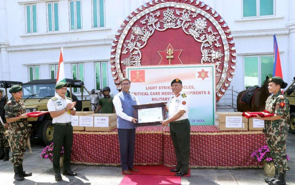Indien schenkt der nepalesischen Armee militärische Ausrüstung