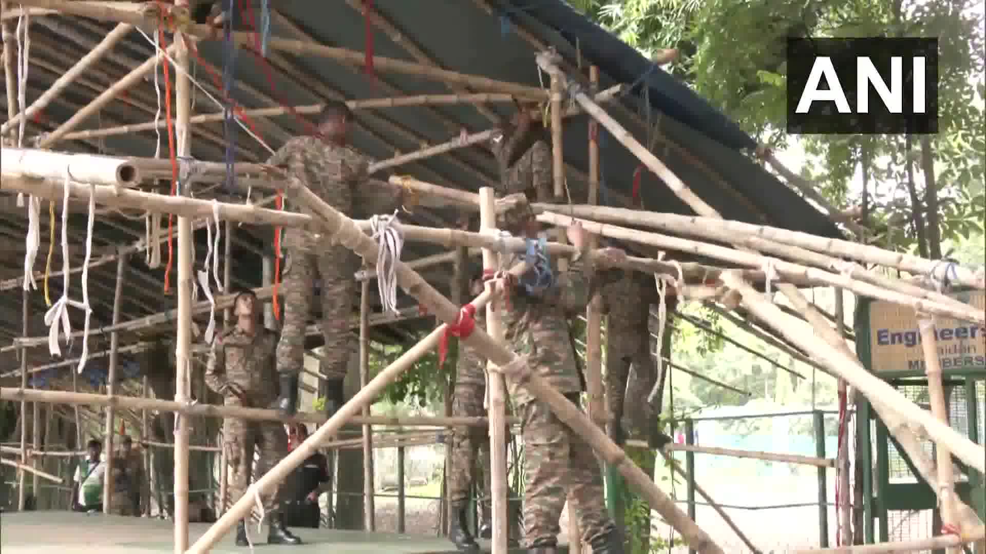 Kolkata: Army personnel dismantle TMC's Bhasha Andolan protest stage at Mayo Road in Kolkata after permission to continue protest at the site has expired. The TMC protest stage was set up in the Army area with permission