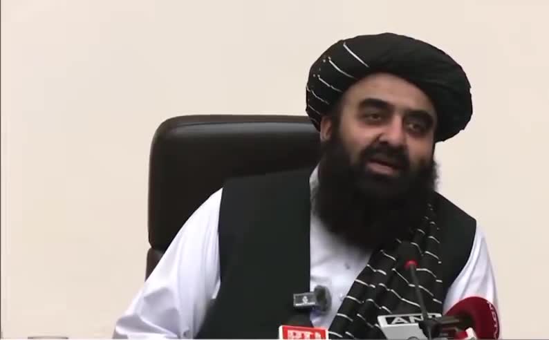 Der afghanische Außenminister Amir Khan Muttaqi aus Indien bittet Pakistan um Beweise für den Vorwurf, afghanischen Boden für Terroranschläge zu missbrauchen. Muttaqi antwortet, dass derzeit keine Terrorgruppen wie Lashkar e Tayyiba und Jaish e Muhammad auf afghanischem Boden aktiv seien.