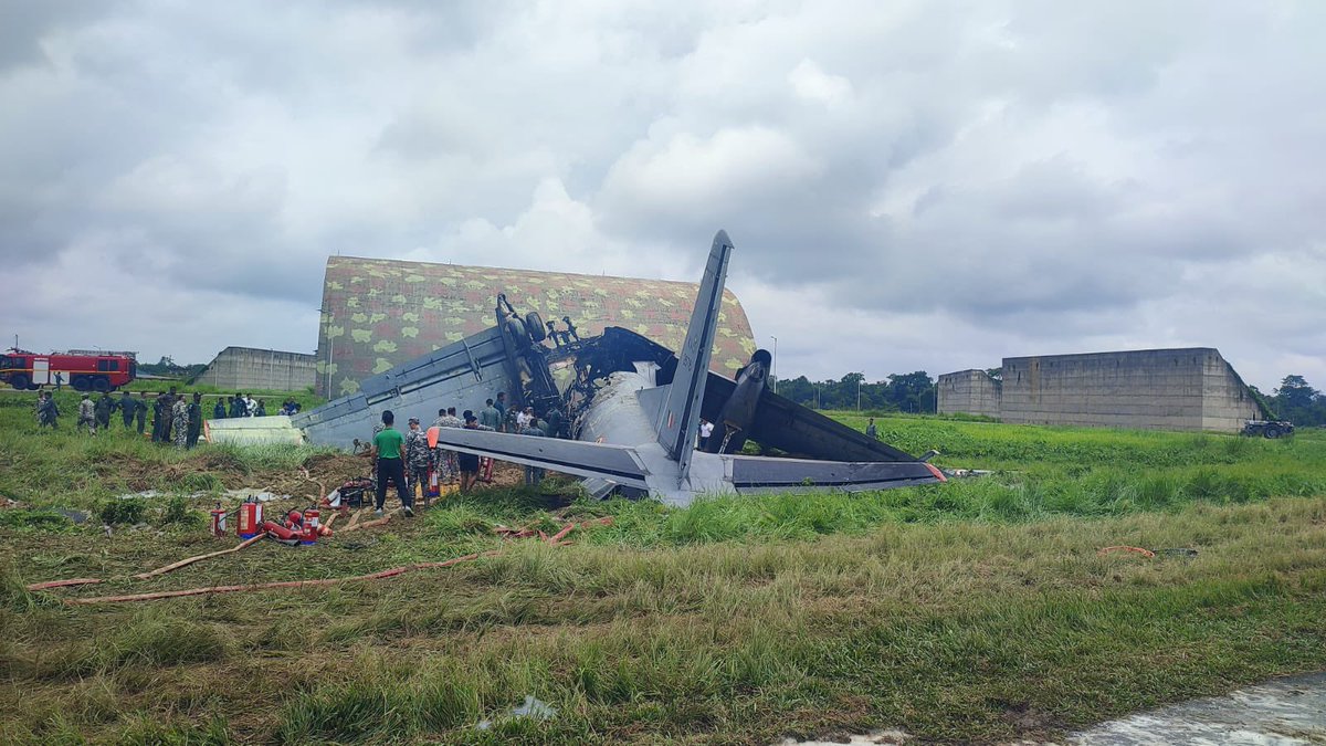 An Indian Army AN-32 crashed today just beside a hangar at the military section of Jorhat Airport in the state of Assam, northeastern India