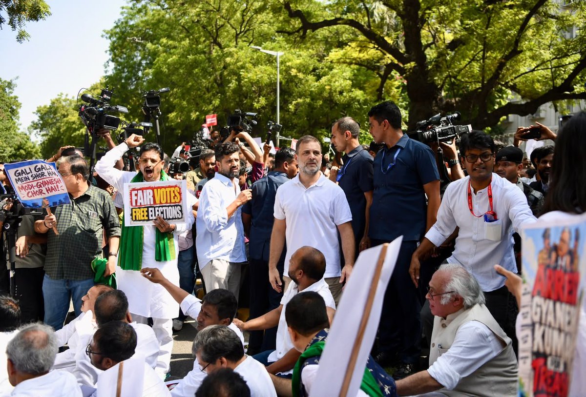 LoP, Lok Sabha, Rahul Gandhi and LoP, Rajya Sabha, Mallikarjun Kharge along with INDIA bloc MPs during a protest march from Parliament to the office of the Election Commission of India in Delhi ANI Photos by Rahul Singh
